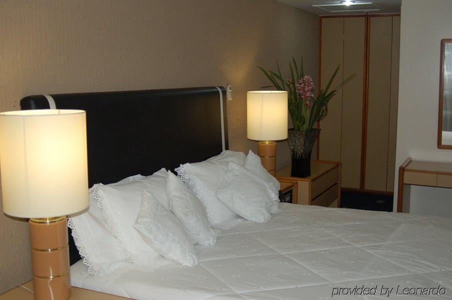 Like Ue Hotel Гояния Номер фото
